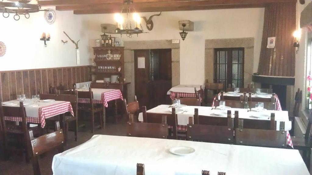 Hostal Restaurante El Chato Эль-Баррако Экстерьер фото