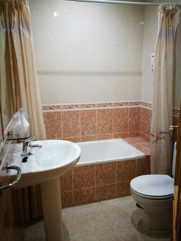 Hostal Restaurante El Chato Эль-Баррако Экстерьер фото